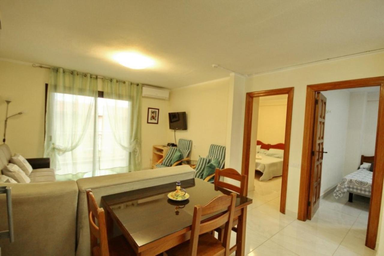 Two Bedroom Apartment In Beachfront Complex With Pool In Playa De Las Americas. Екстериор снимка