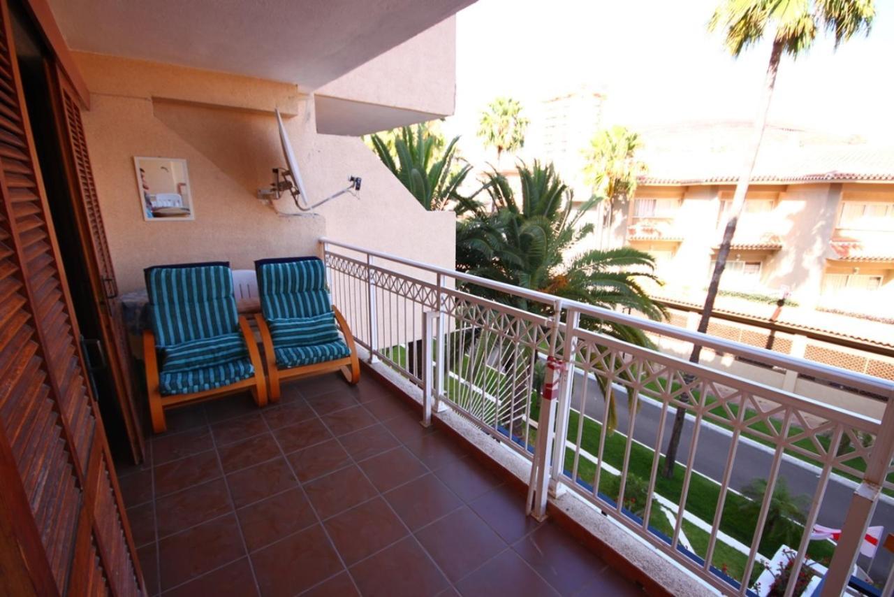 Two Bedroom Apartment In Beachfront Complex With Pool In Playa De Las Americas. Екстериор снимка