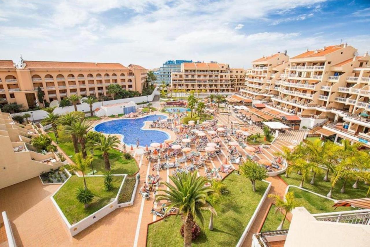 Two Bedroom Apartment In Beachfront Complex With Pool In Playa De Las Americas. Екстериор снимка
