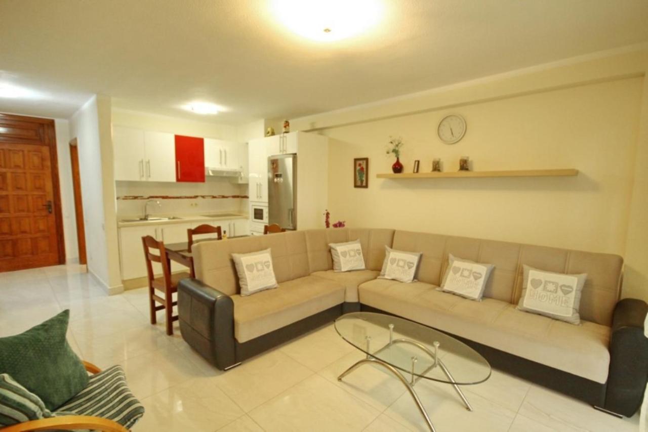 Two Bedroom Apartment In Beachfront Complex With Pool In Playa De Las Americas. Екстериор снимка