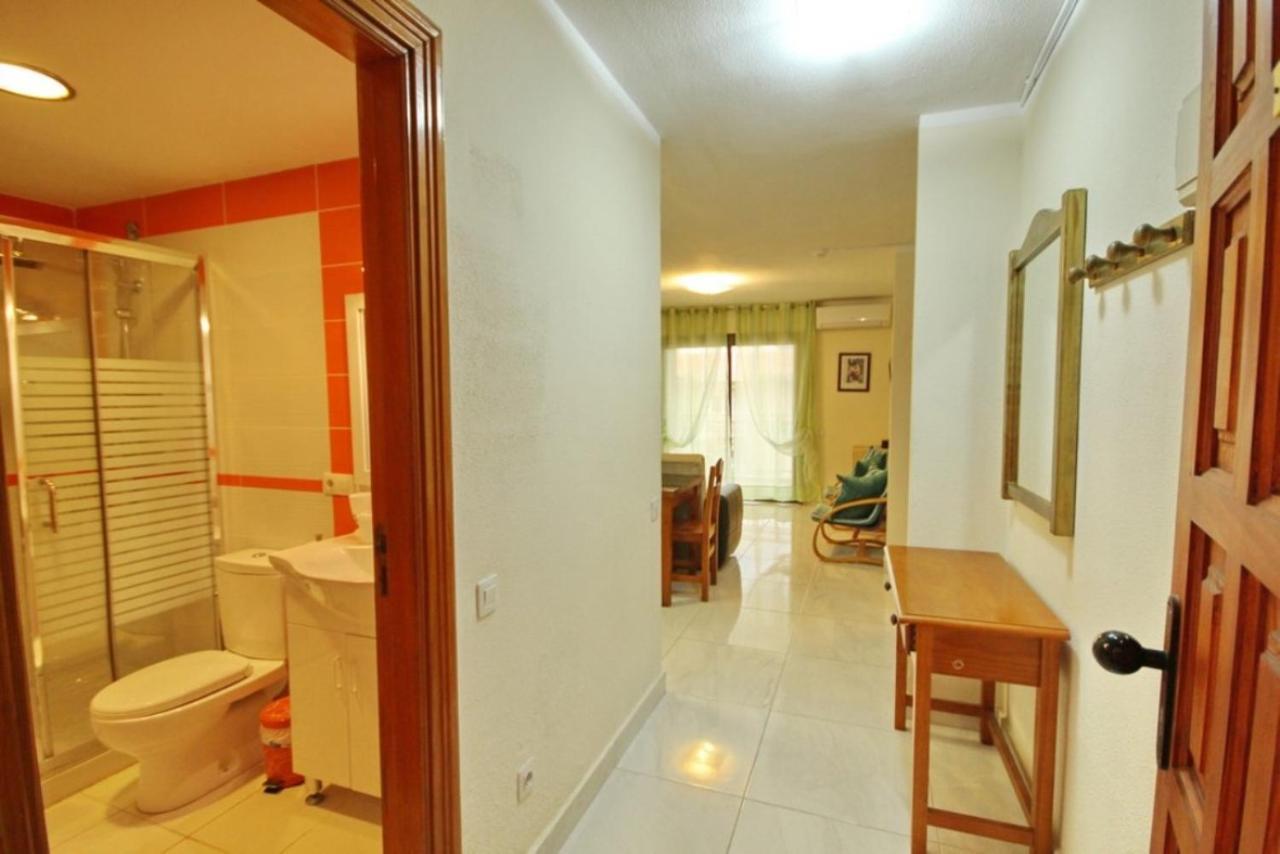 Two Bedroom Apartment In Beachfront Complex With Pool In Playa De Las Americas. Екстериор снимка