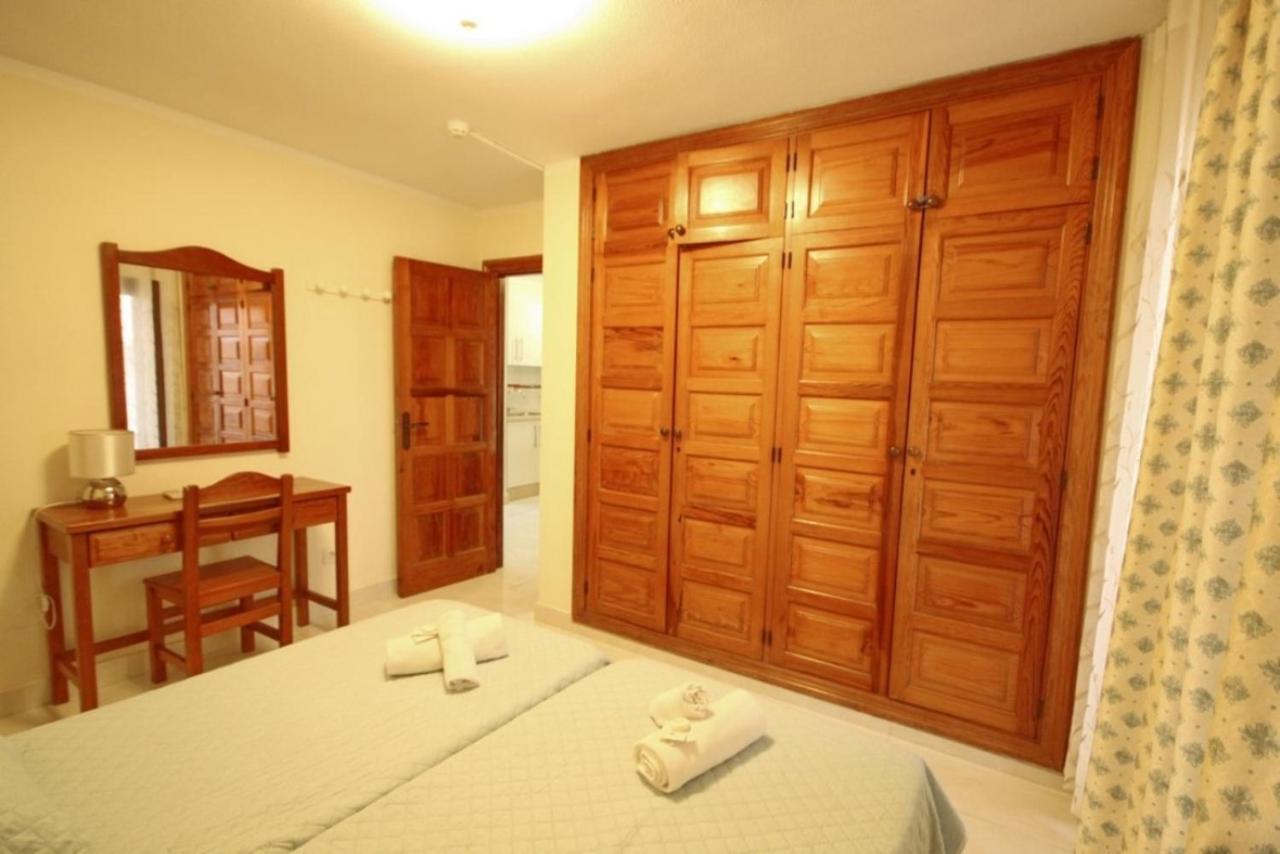 Two Bedroom Apartment In Beachfront Complex With Pool In Playa De Las Americas. Екстериор снимка