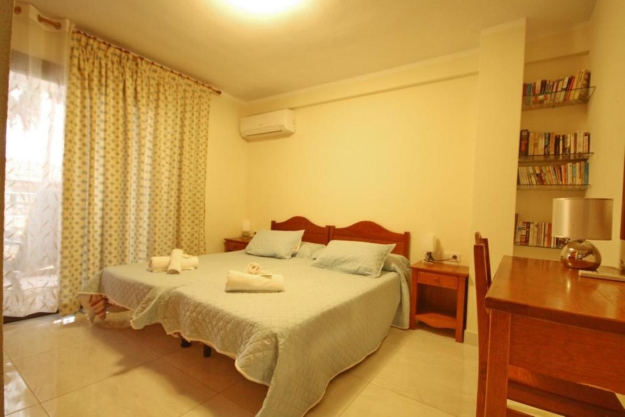 Two Bedroom Apartment In Beachfront Complex With Pool In Playa De Las Americas. Екстериор снимка